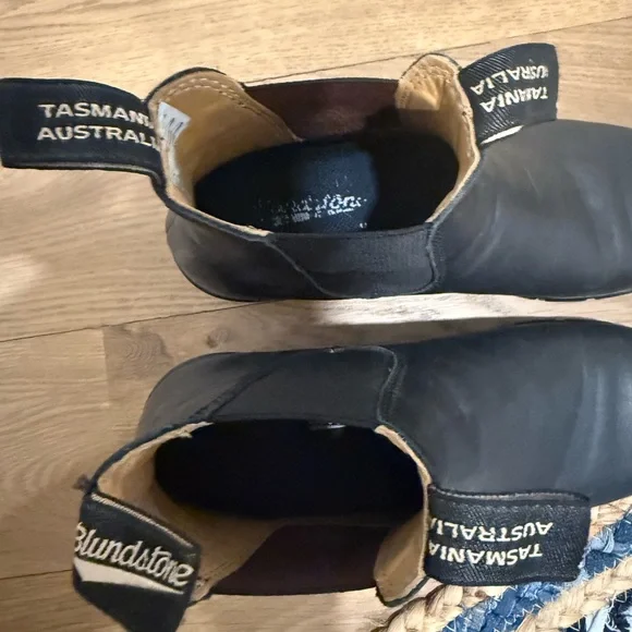 Blundstone Black Ankle Booties - Picture 3 of 7